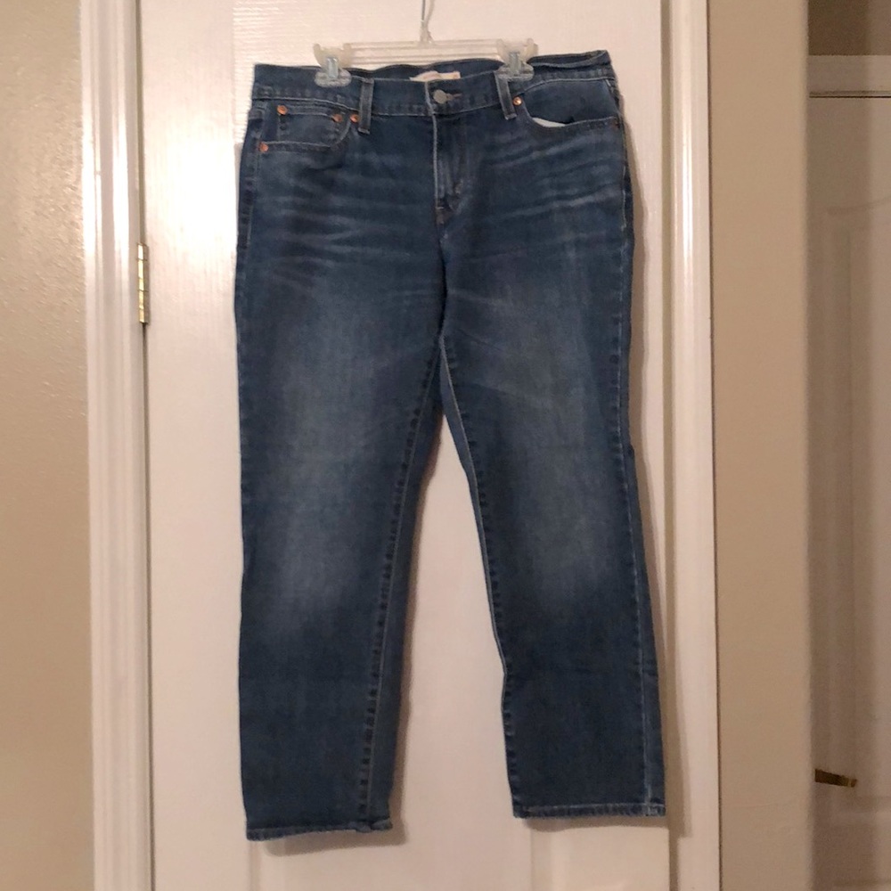 Levi’s Boyfriend cut cropped jeans